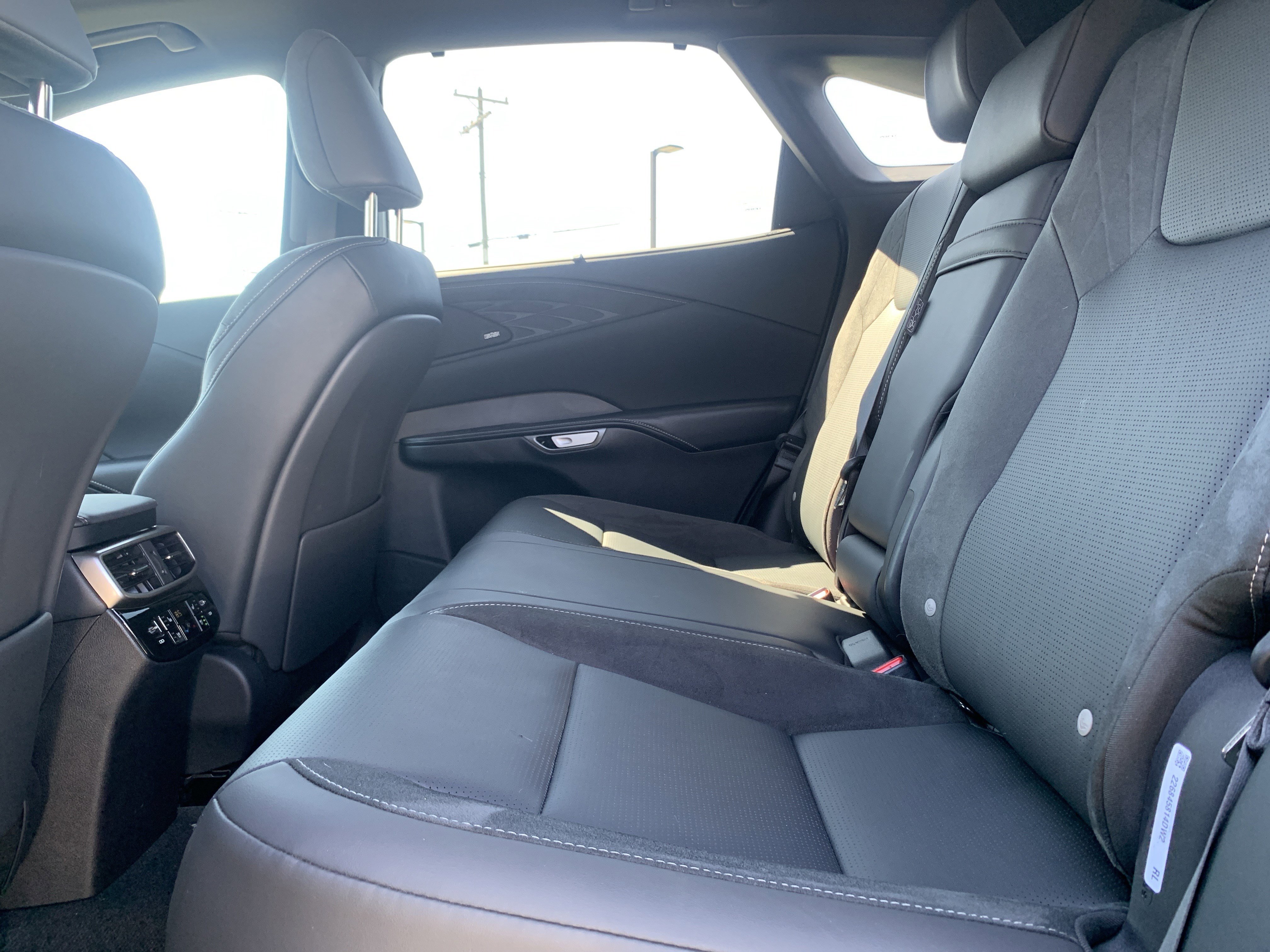 Used 2025 Lexus RX 350 350h Luxury w/ Convenience Package image 32