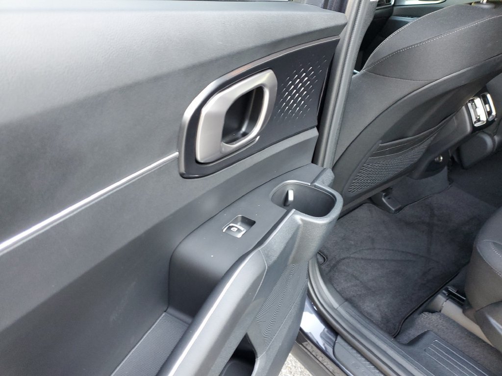 Used 2025 Kia Sorento LX FWD image 10