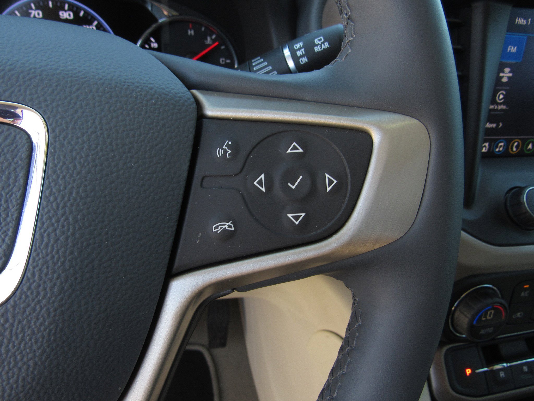 Used 2023 GMC Acadia Denali w/ Denali Ultimate Package FWD image 29