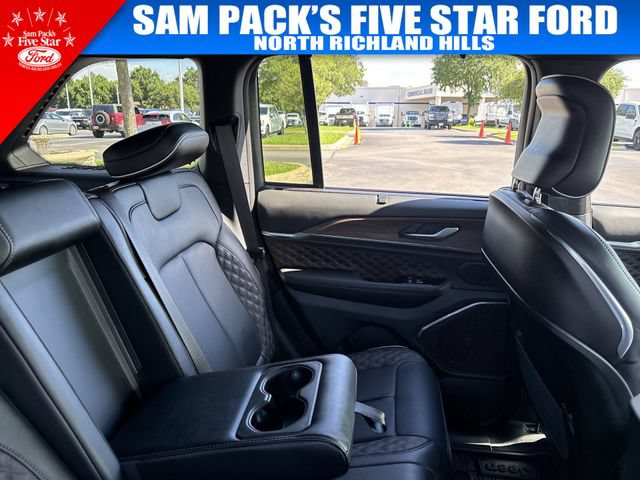 Used 2025 Jeep Grand Cherokee Summit w/ Adv Protech Group IV AWD/4WD image 16