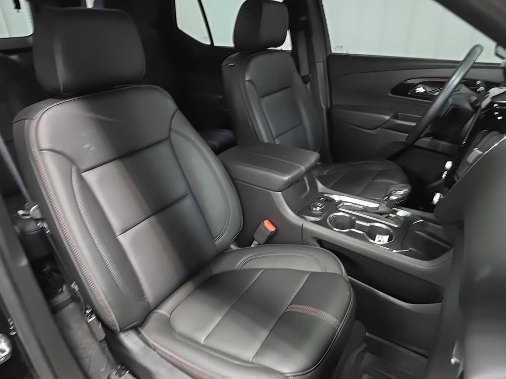 Used 2023 Chevrolet Traverse RS image 14