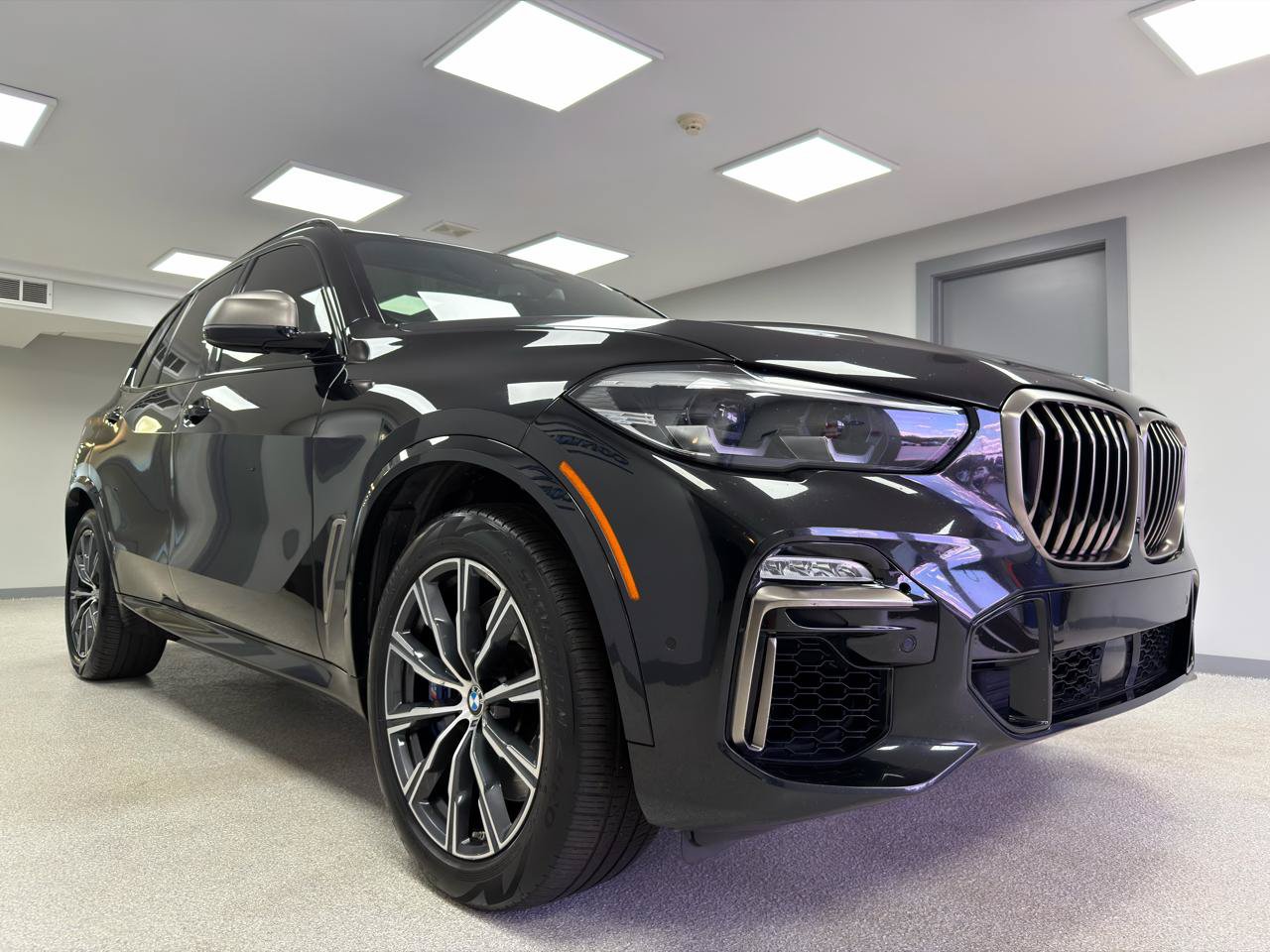 Used 2020 BMW X5 M50i AWD/4WD image 4