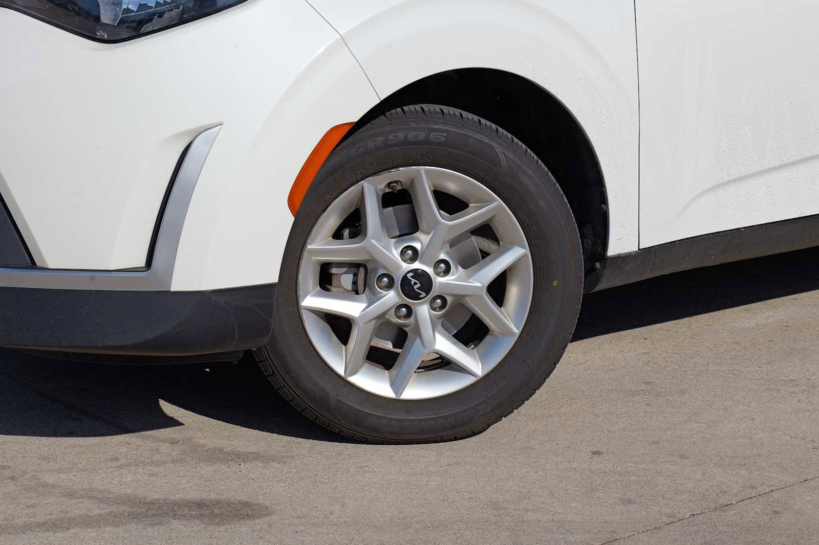 Certified 2024 Kia Soul LX w/ Option Group 015 image 2