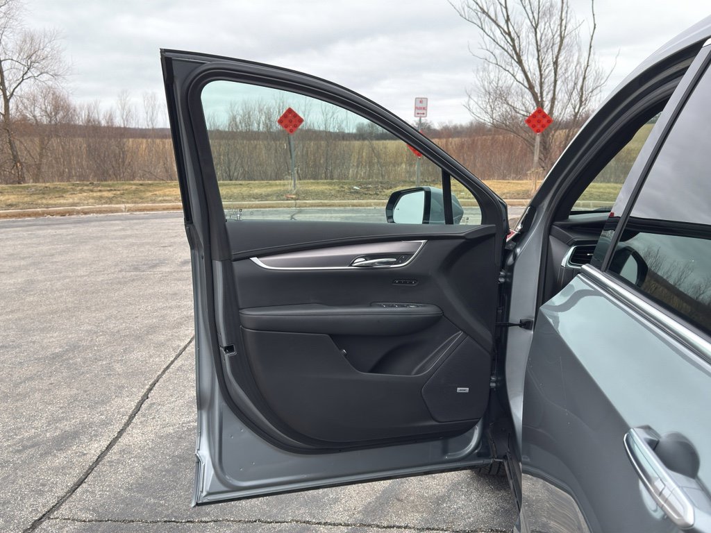 Used 2024 Cadillac XT6 Luxury w/ LPO, Floor Liner Package image 11