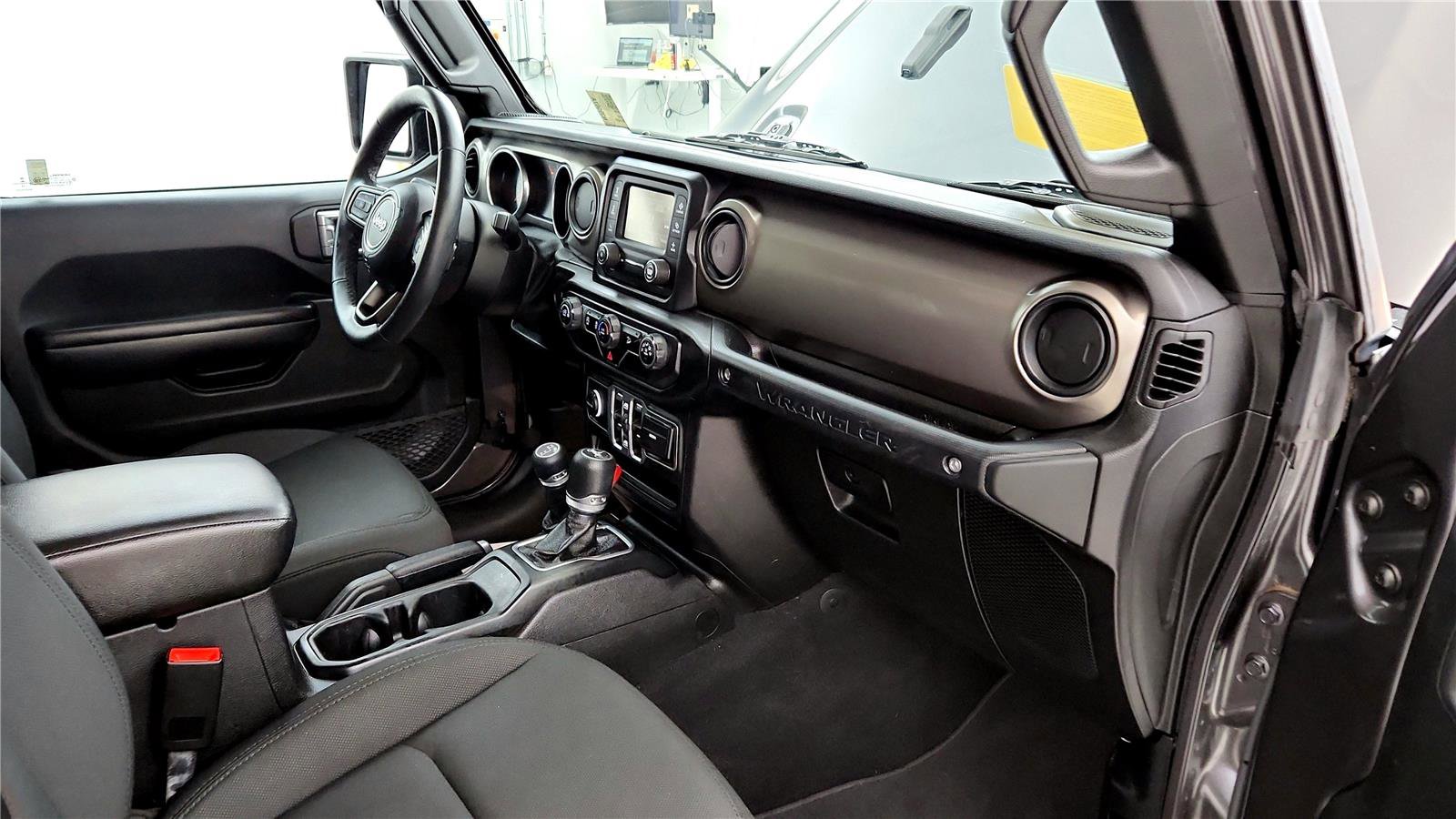 Used 2018 Jeep Wrangler Unlimited Sport S image 23