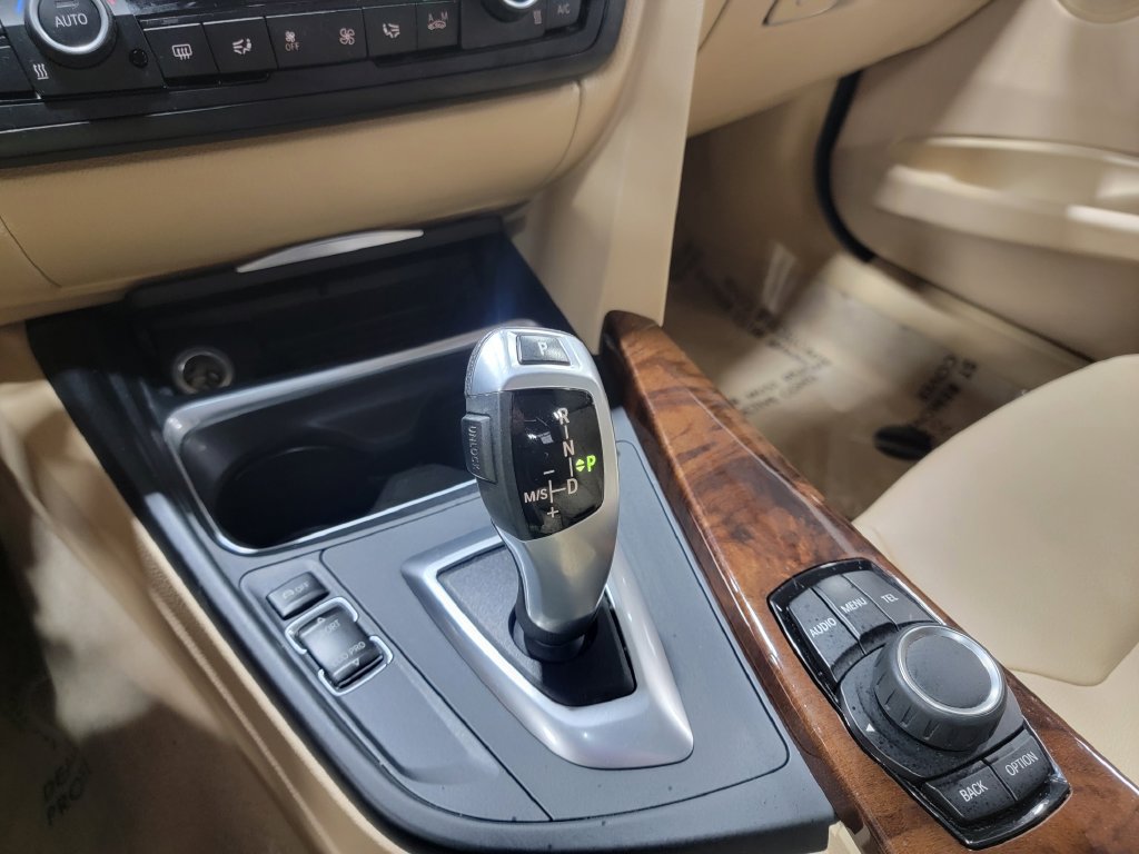 Used 2014 BMW 320i xDrive Sedan AWD/4WD image 19