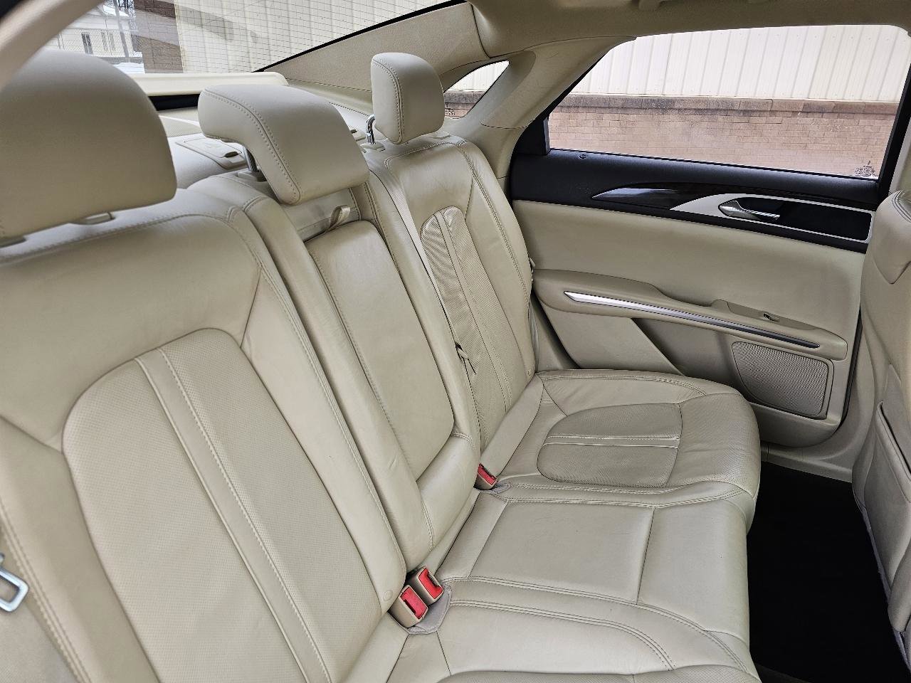 Used 2014 Lincoln MKZ image 24