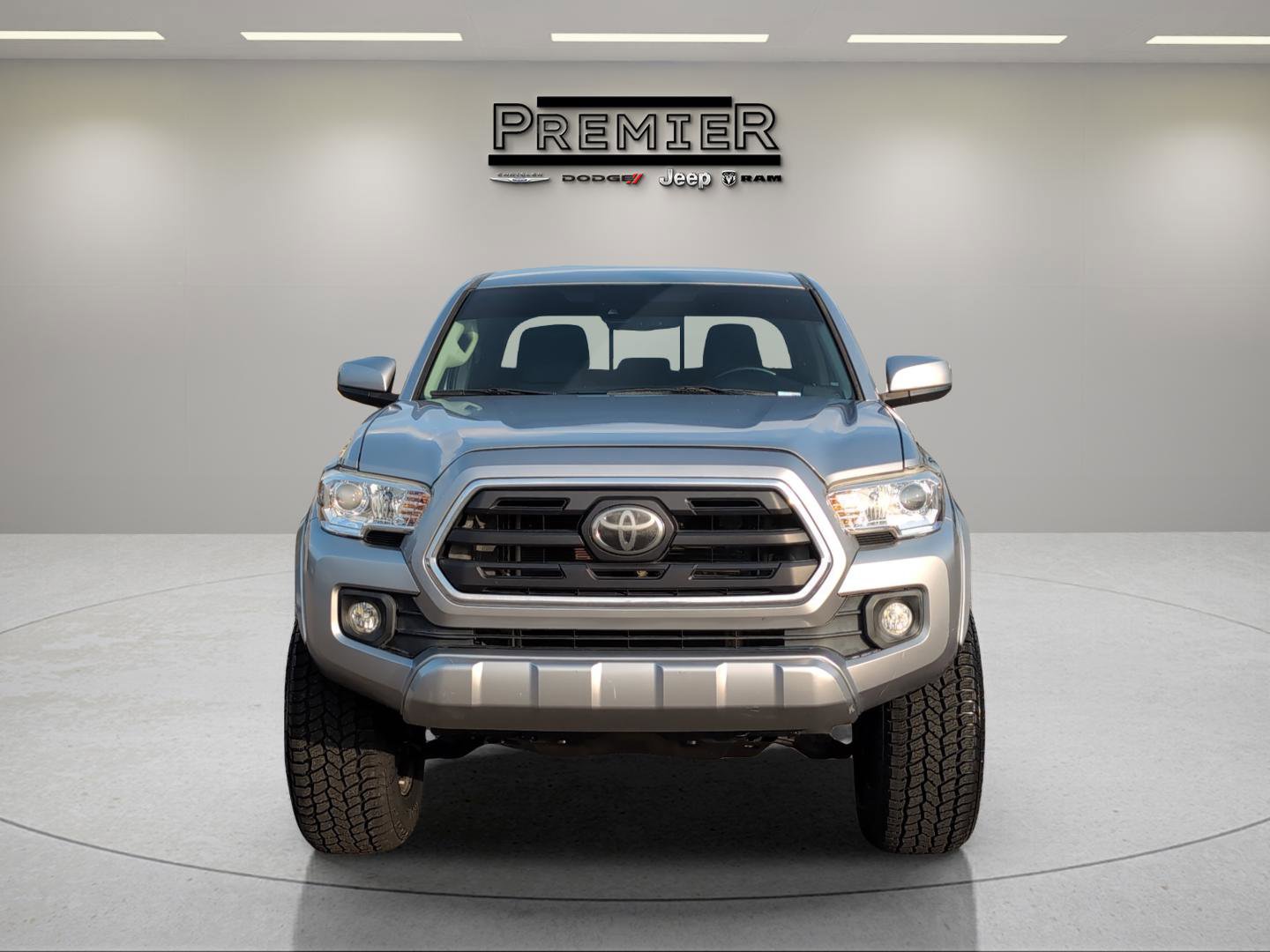Used 2019 Toyota Tacoma SR5 image 2