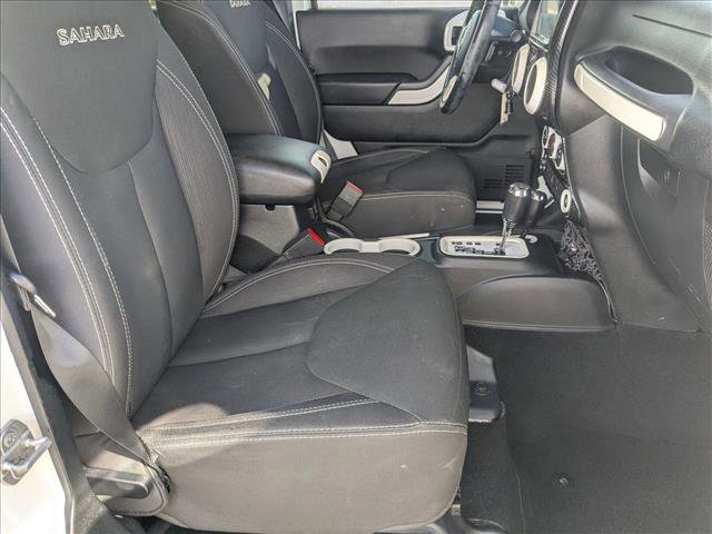 Used 2018 Jeep Wrangler Unlimited Sahara w/ Connectivity Group image 21