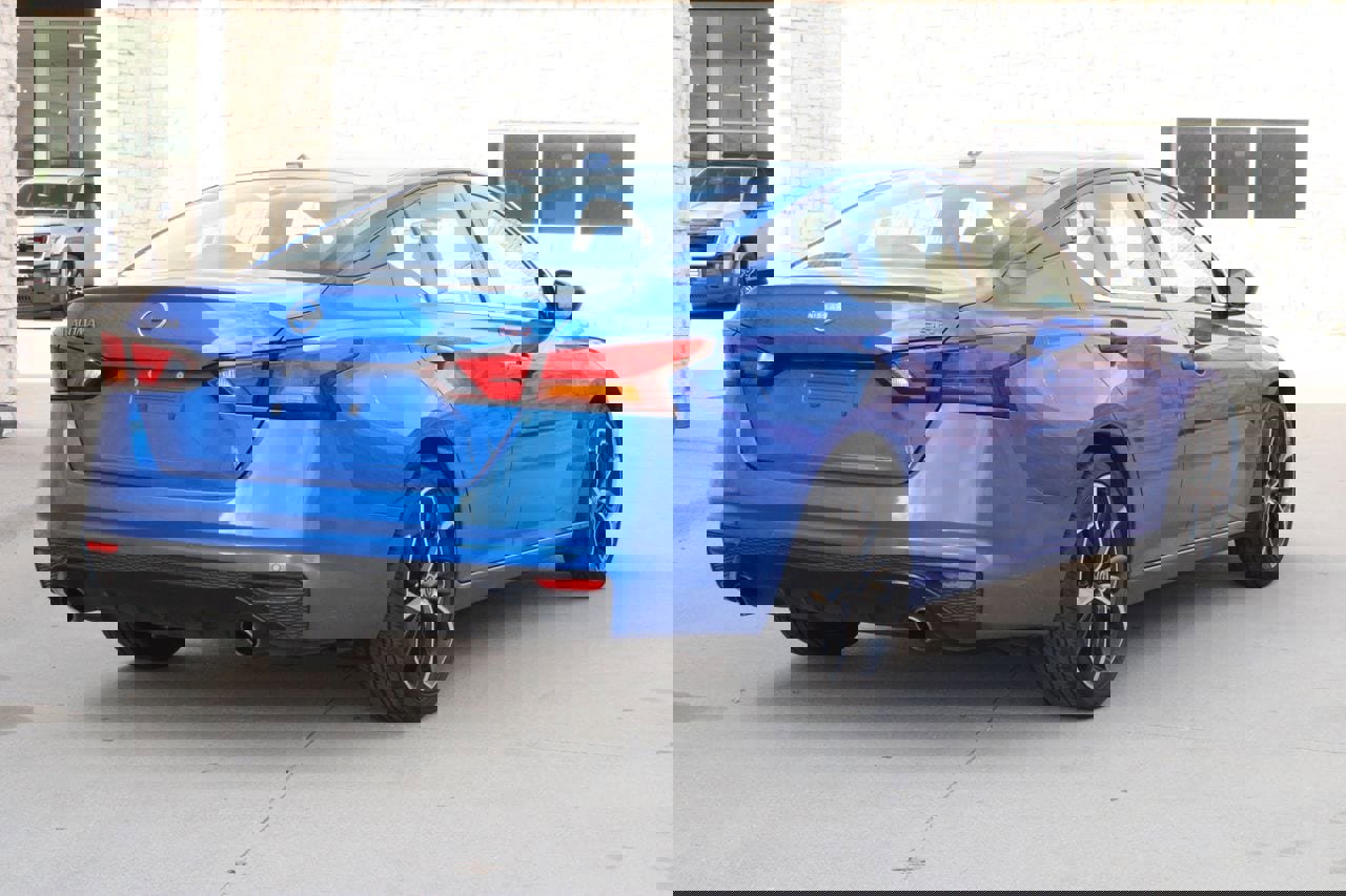 Used 2025 Nissan Altima 2.5 SR image 3