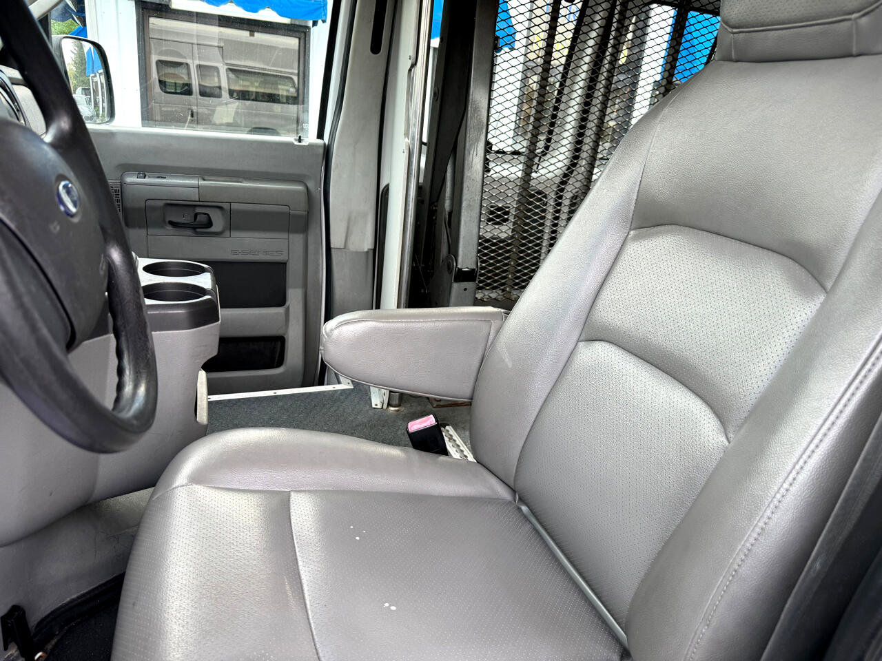 Used 2009 Ford E-250 and Econoline 250 Extended image 11