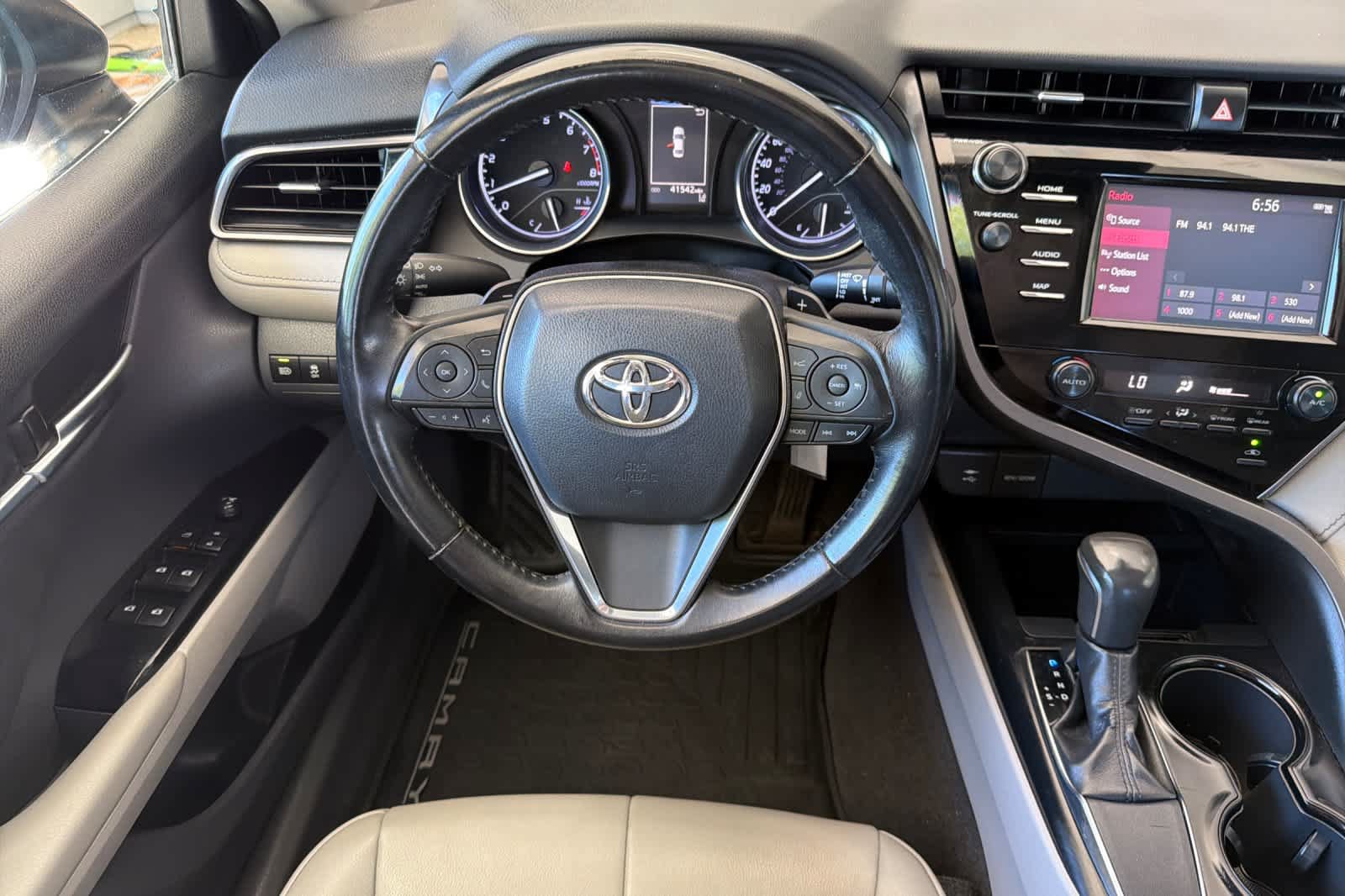 Used 2019 Toyota Camry SE FWD image 14
