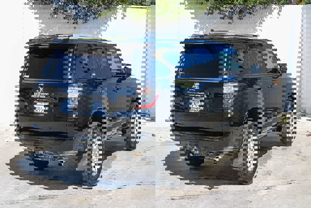 Used 2017 Toyota 4Runner SR5 image 7