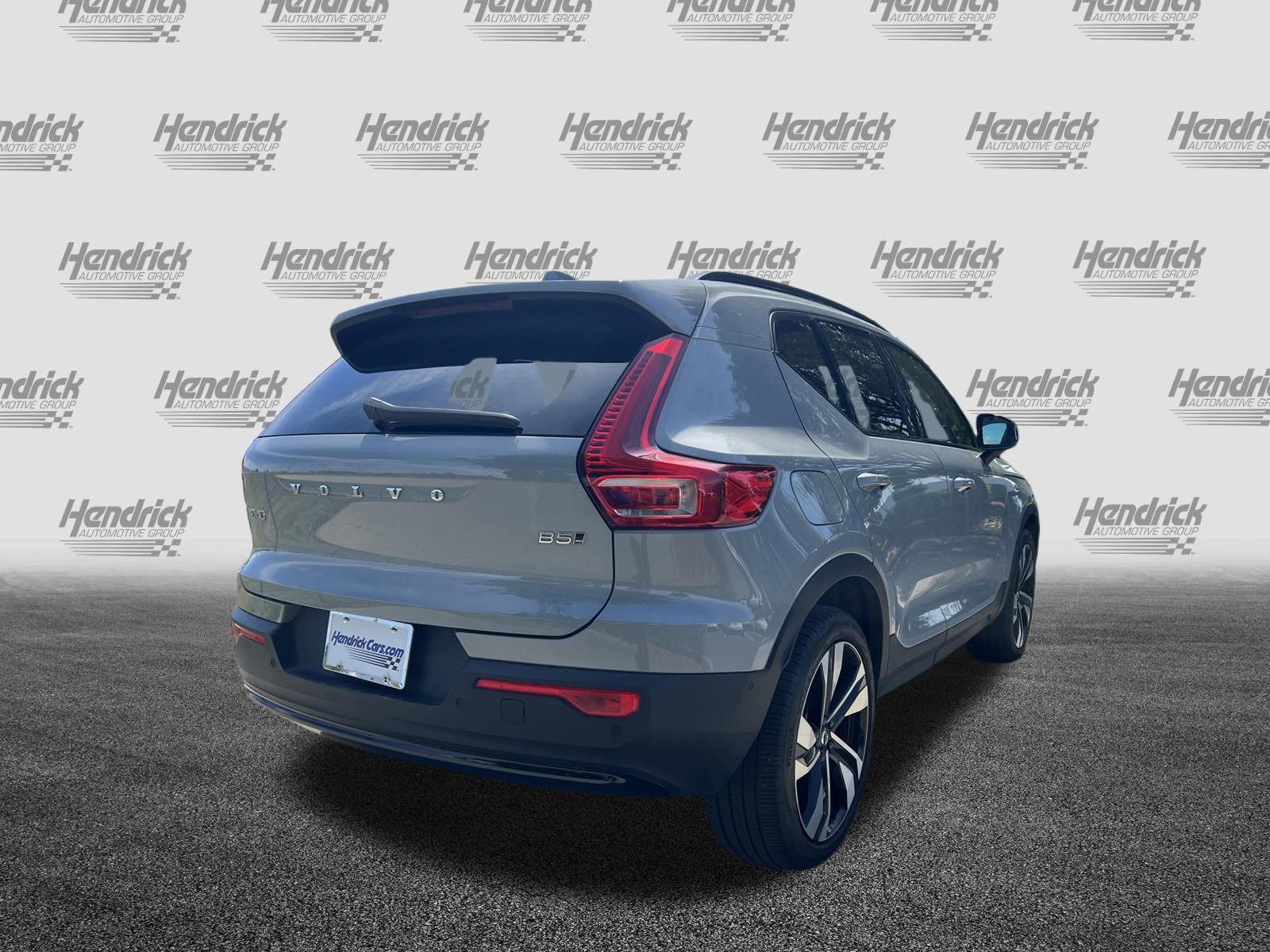 Used 2024 Volvo XC40 B5 Plus w/ Protection Package Premier AWD/4WD image 10