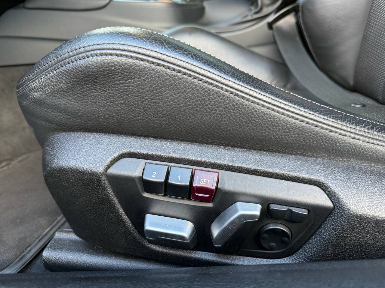 Used 2015 BMW M4 Coupe w/ Executive Package RWD image 30
