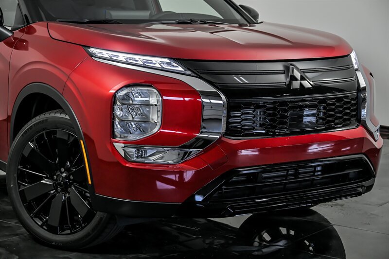 New 2026 Mitsubishi Outlander LE FWD image 2