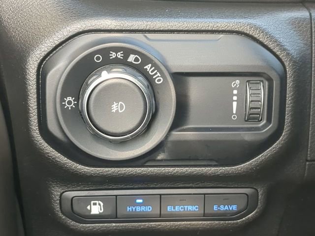 Used 2023 Jeep Wrangler Unlimited Sahara w/ Cold Weather Group image 27