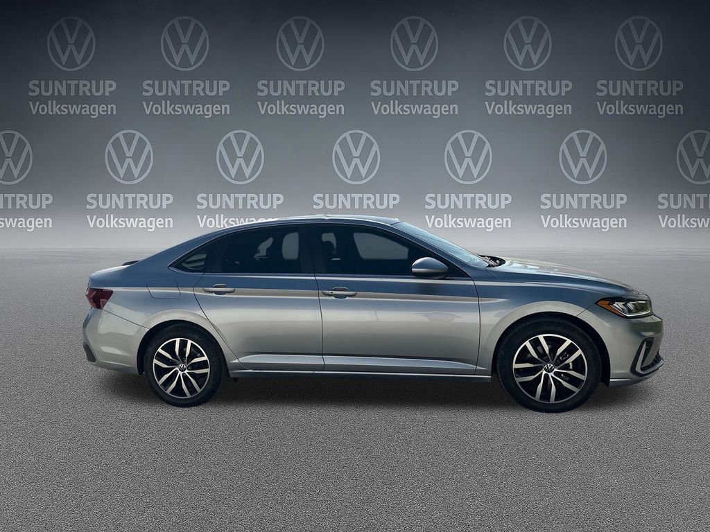 Used 2025 Volkswagen Jetta SE w/ Sunroof Package FWD image 40