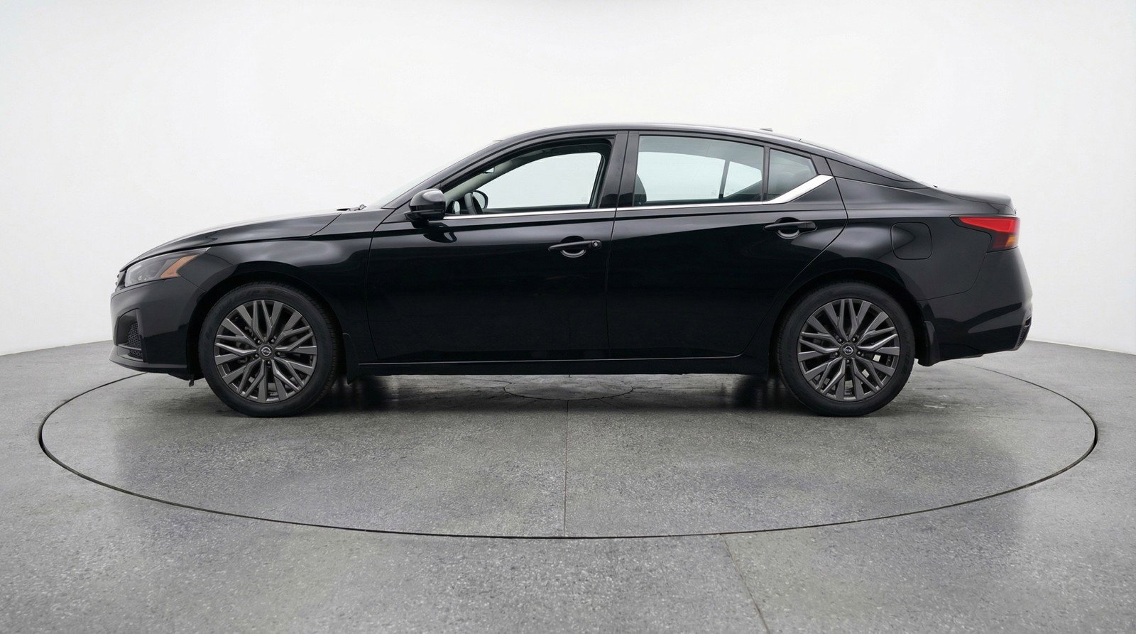 Used 2025 Nissan Altima 2.5 SV image 5