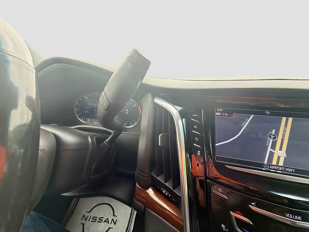 Used 2019 Cadillac Escalade ESV Luxury AWD/4WD image 18