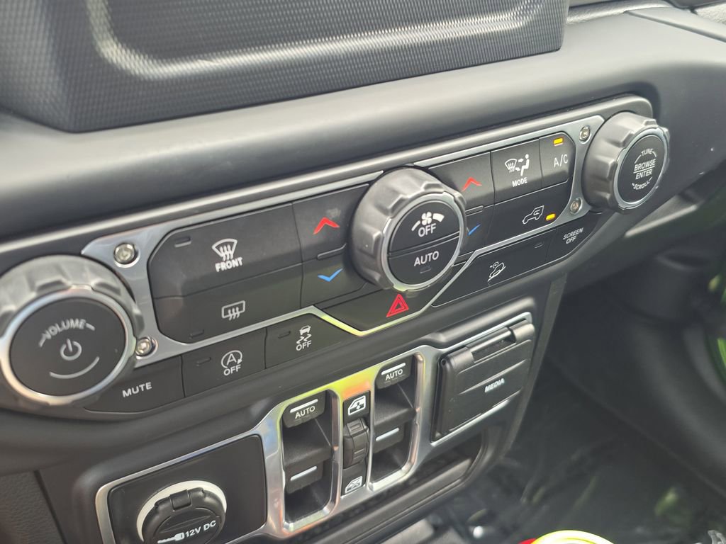 Used 2019 Jeep Wrangler Unlimited Sahara w/ LED Lighting Group image 26