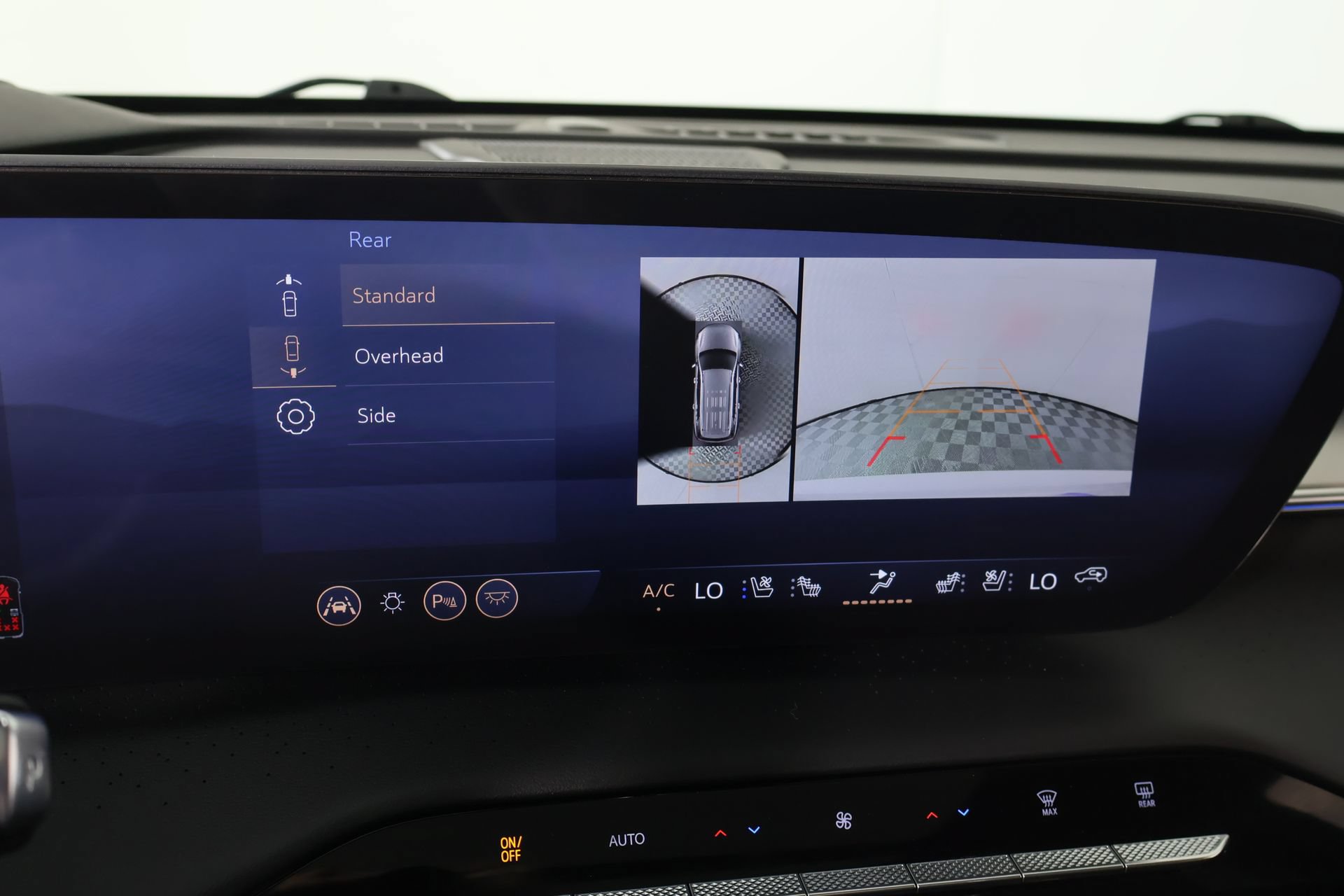 Used 2025 Buick Enclave Avenir FWD image 6