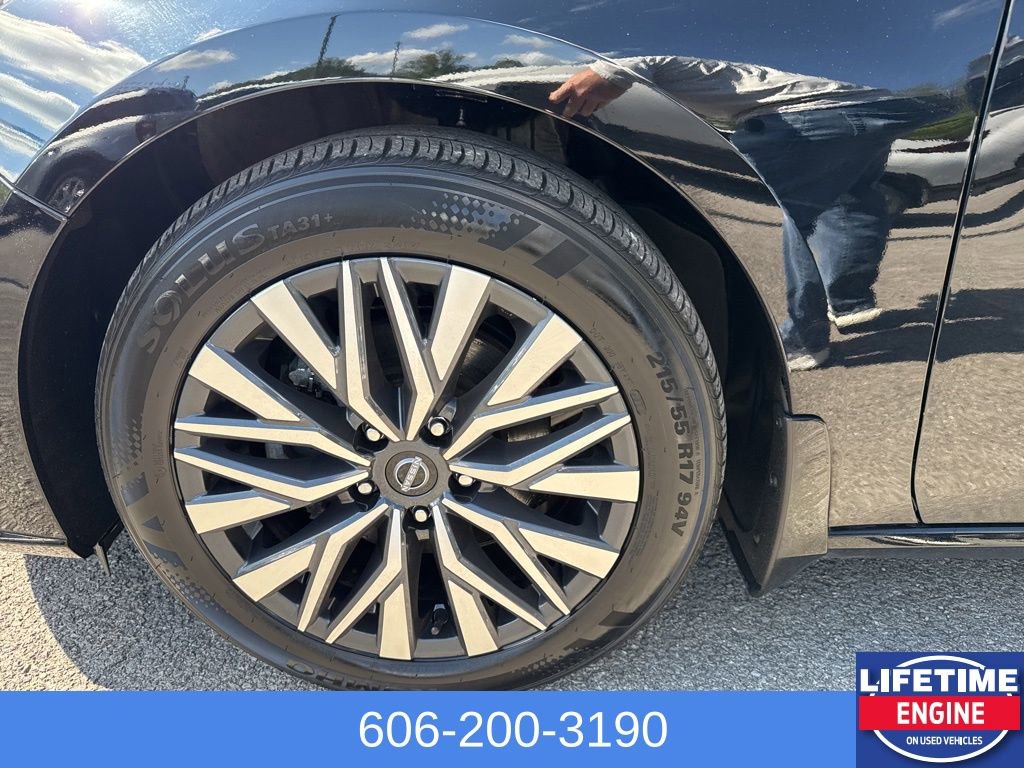 Used 2024 Nissan Altima 2.5 SV FWD image 11