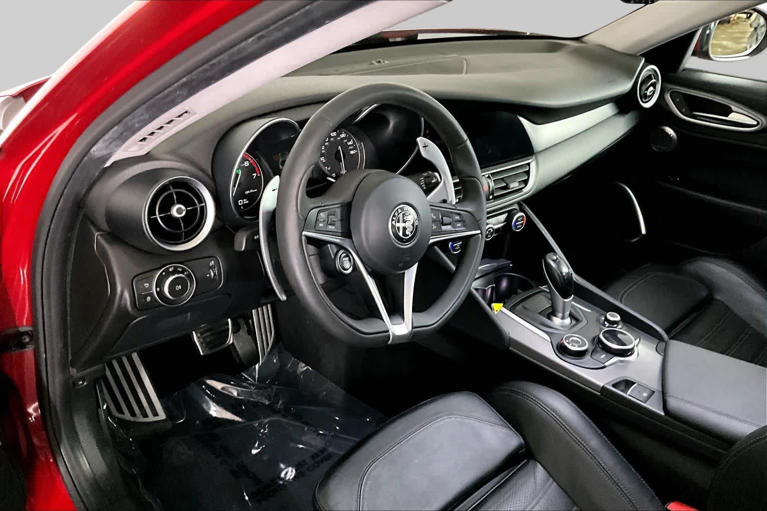 Used 2018 Alfa Romeo Giulia Ti Sport w/ Quick Order Package 22S Sport AWD/4WD image 18