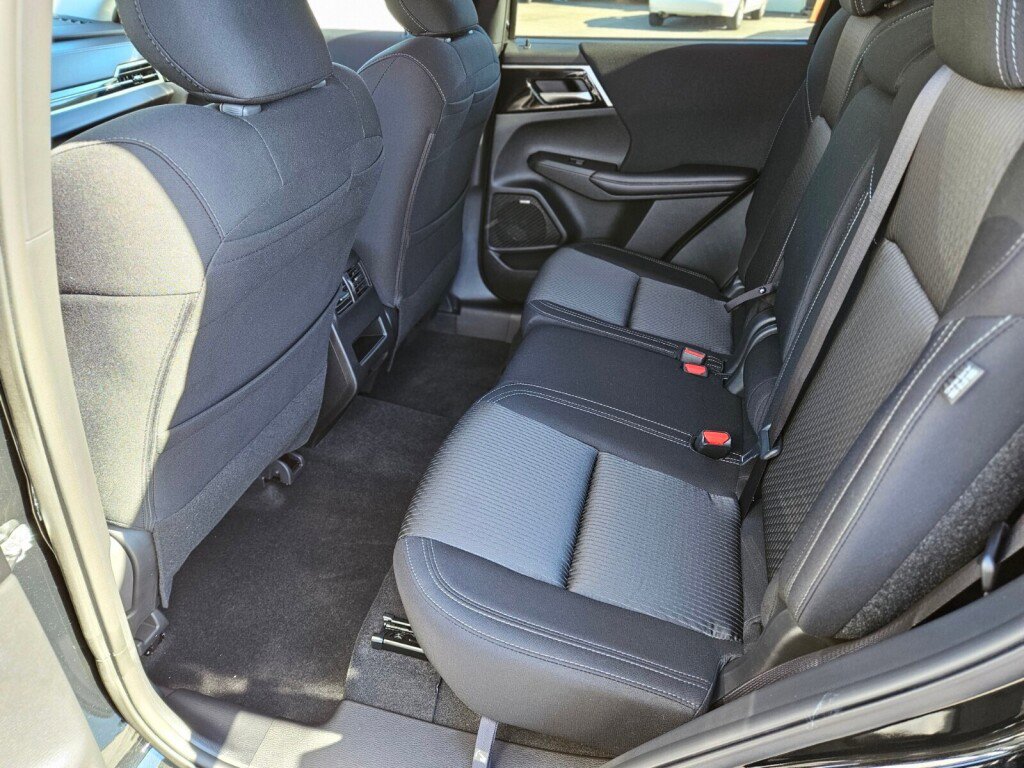 New 2025 Mitsubishi Outlander ES image 16