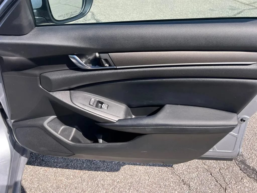 Used 2018 Honda Accord LX image 18