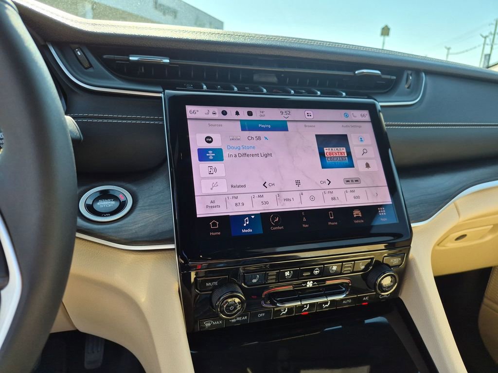 Used 2025 Jeep Grand Cherokee L Limited w/ Luxury Tech Group II image 21