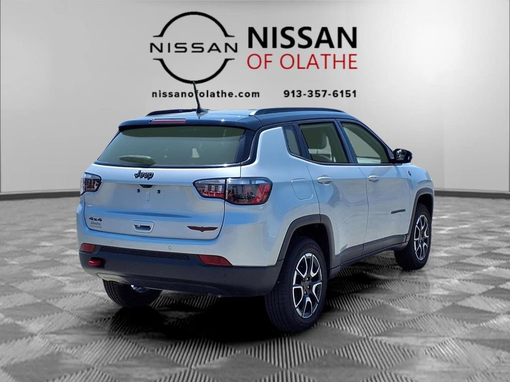 Used 2025 Jeep Compass Trailhawk AWD/4WD image 29