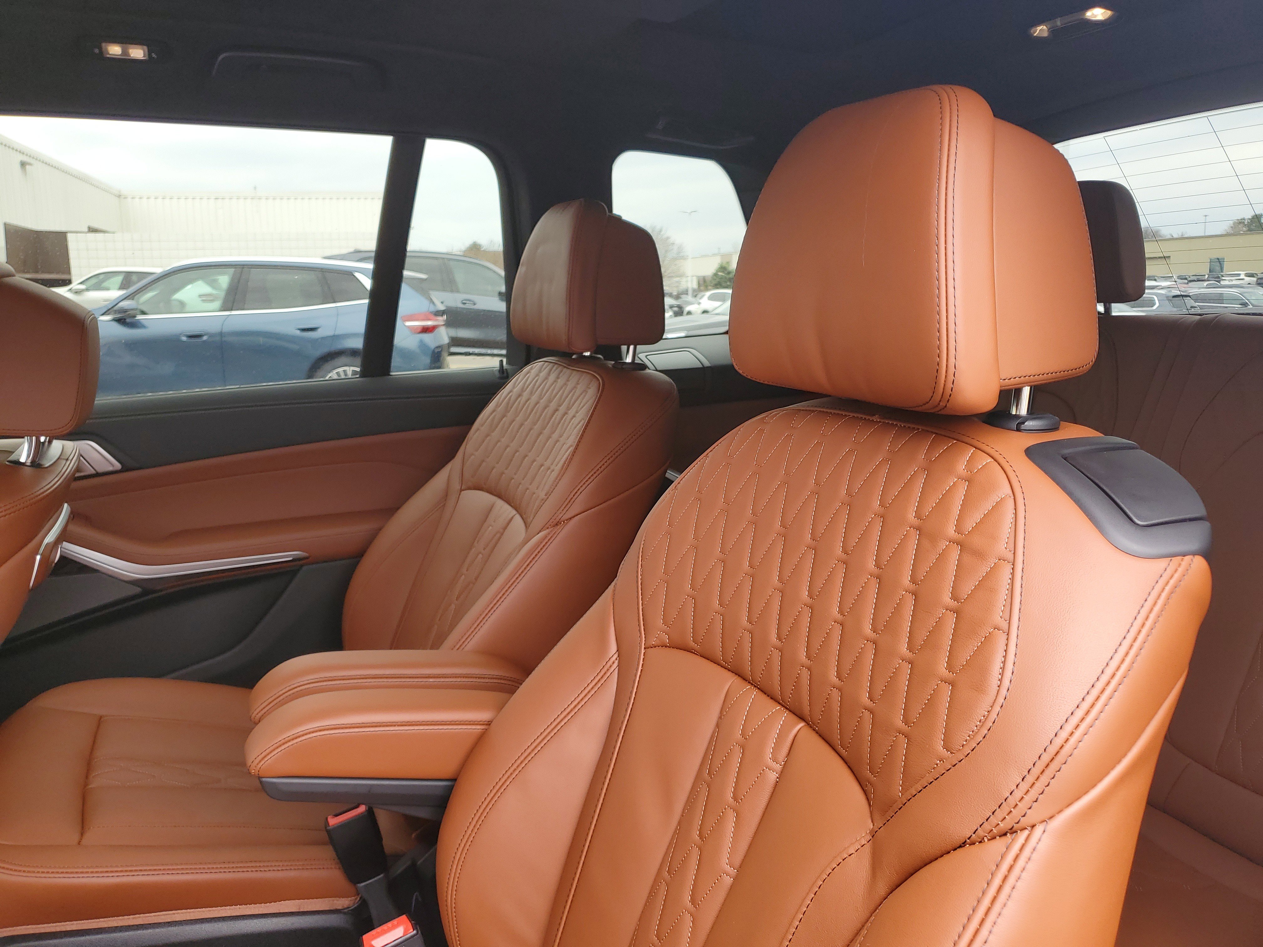 Certified 2025 BMW X7 xDrive40i w/ M Sport Package image 24