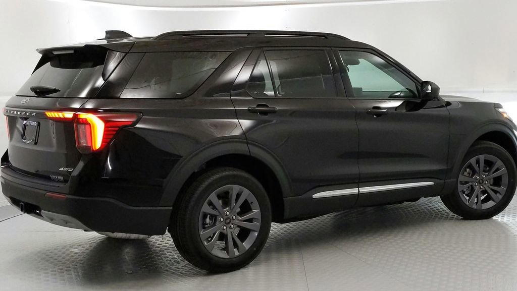 New 2025 Ford Explorer Active w/ Active Comfort Package image 3