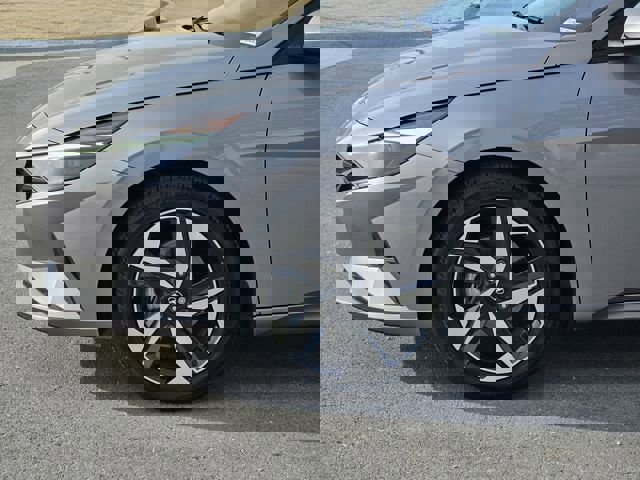 Used 2023 Hyundai Elantra SEL w/ Convenience Package image 10