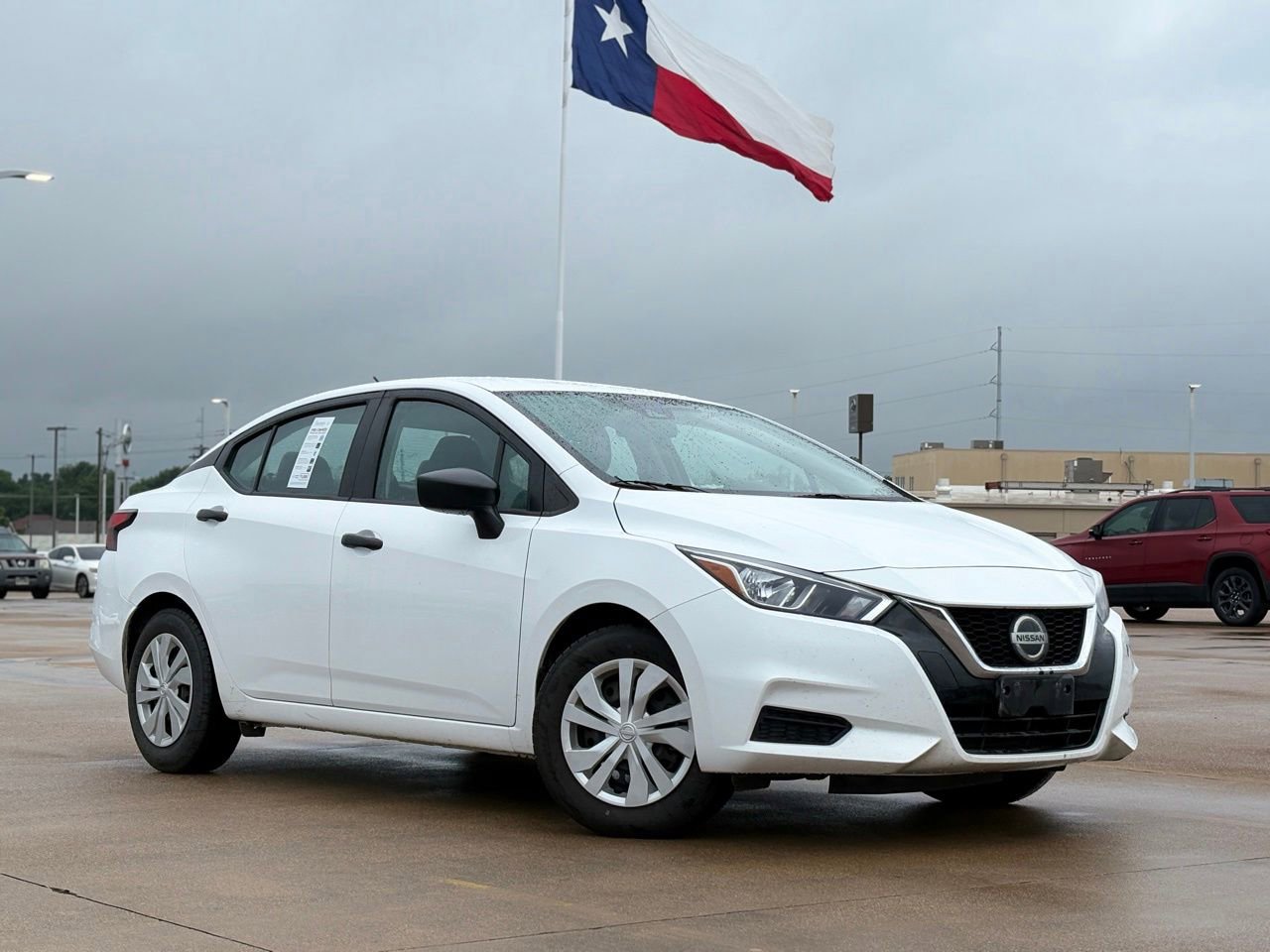 Used 2022 Nissan Versa S FWD image 2