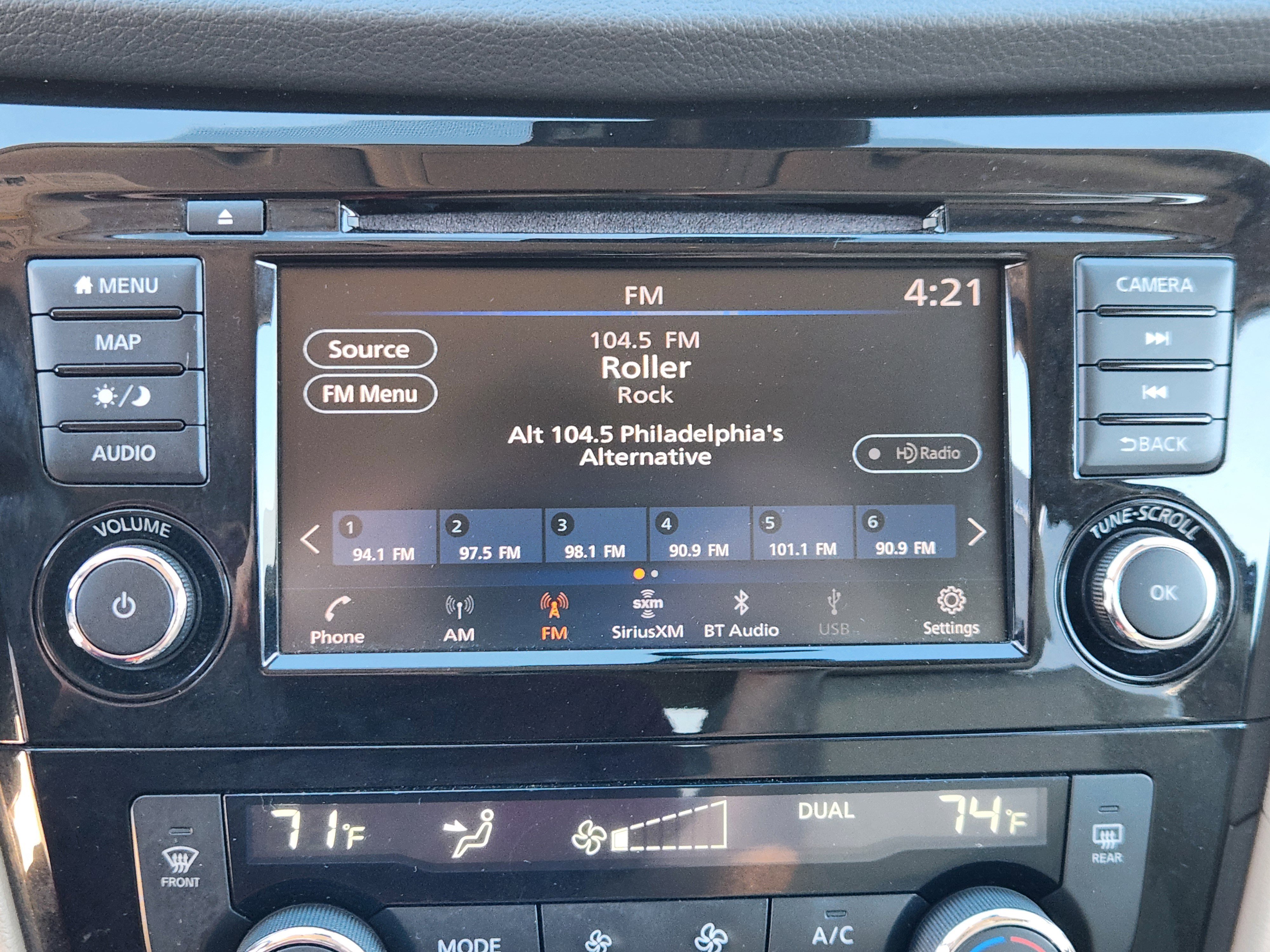 Used 2019 Nissan Rogue SV w/ Premium Package image 11