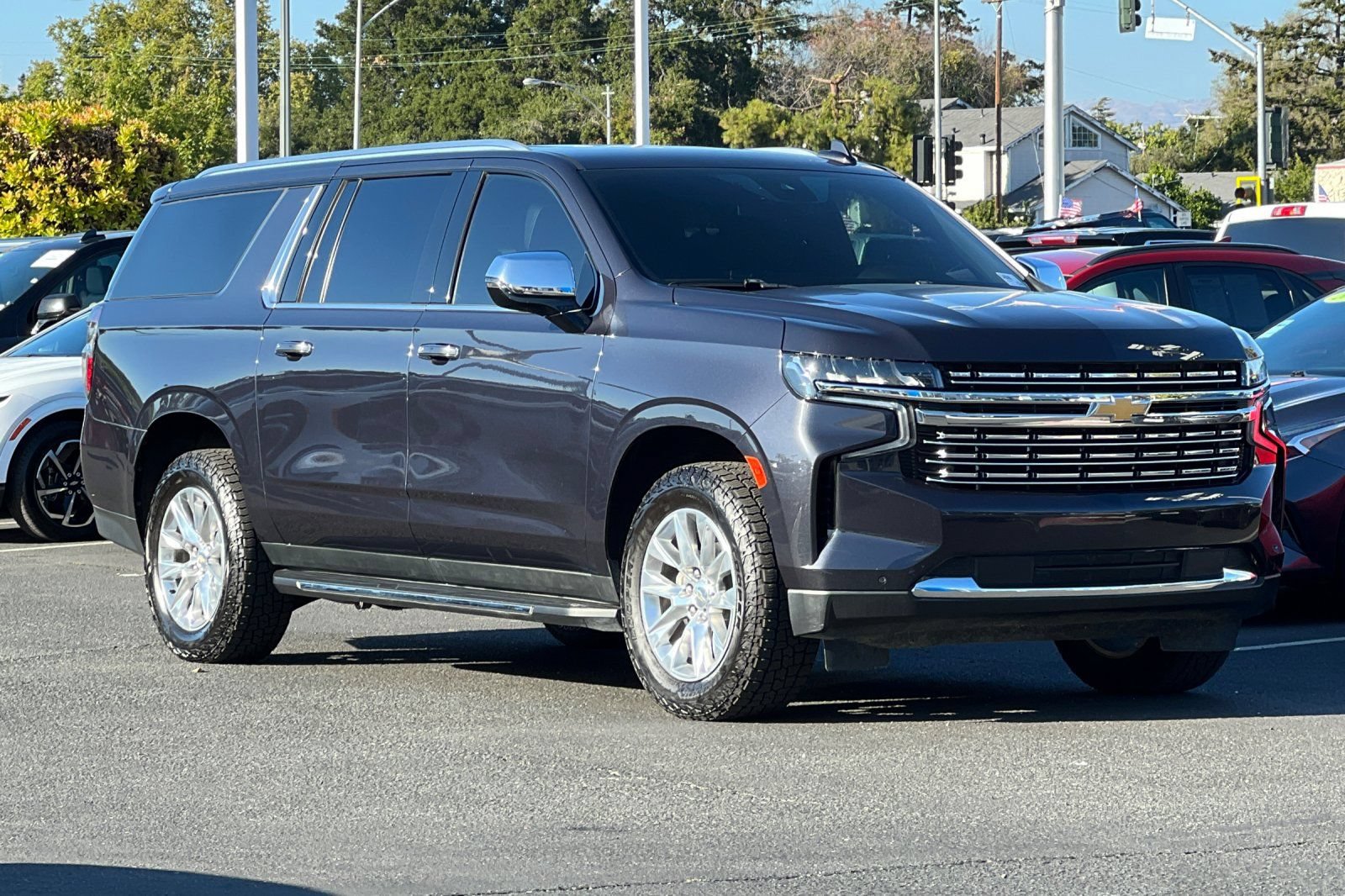 Used 2023 Chevrolet Suburban Premier AWD/4WD image 2