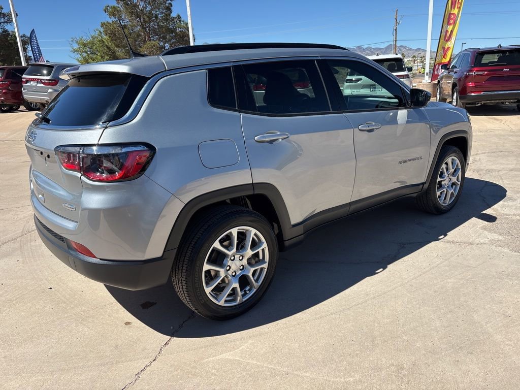 Used 2023 Jeep Compass Latitude w/ Sun and Sound Group image 5