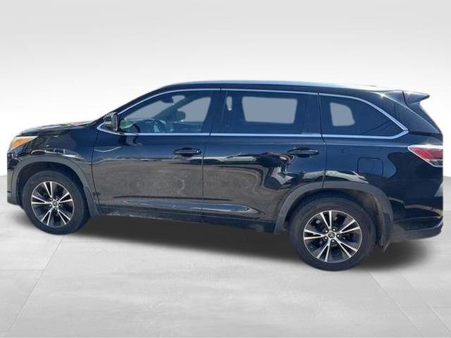 Used 2016 Toyota Highlander XLE image 12