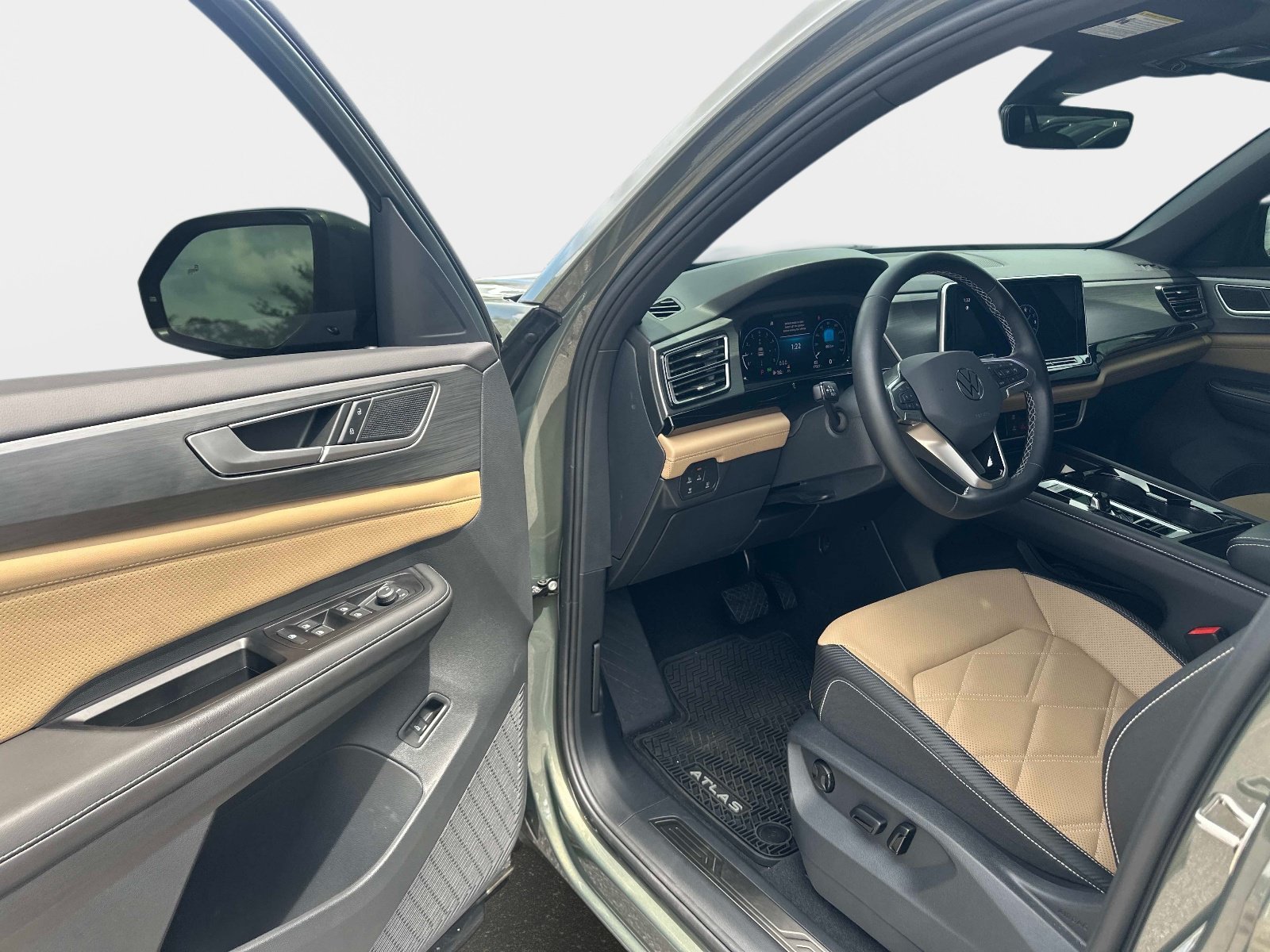 Used 2025 Volkswagen Atlas Cross Sport SE FWD image 11