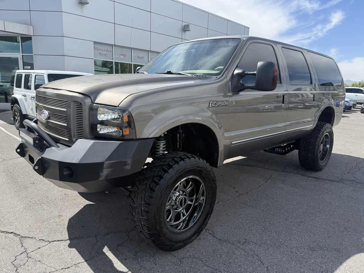Used 2005 Ford Excursion Limited AWD/4WD image 2