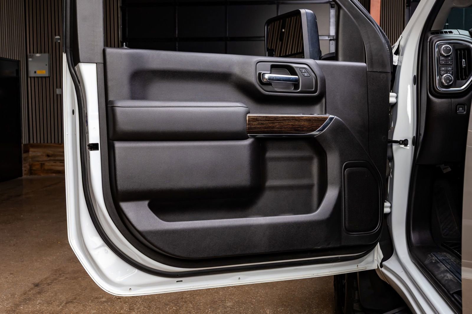 Used 2022 GMC Sierra 2500 SLE w/ SLE Convenience Package image 32