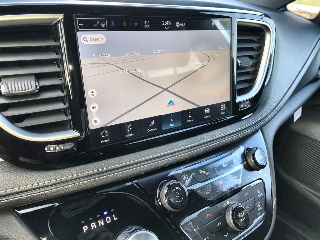 New 2026 Chrysler Pacifica Limited image 18