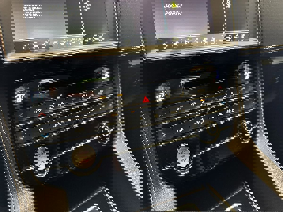 Used 2019 Jaguar F-PACE S image 27