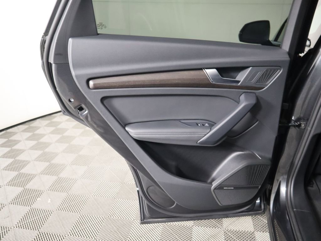 Used 2025 Audi Q5 e Premium Plus w/ Premium Plus Package image 28