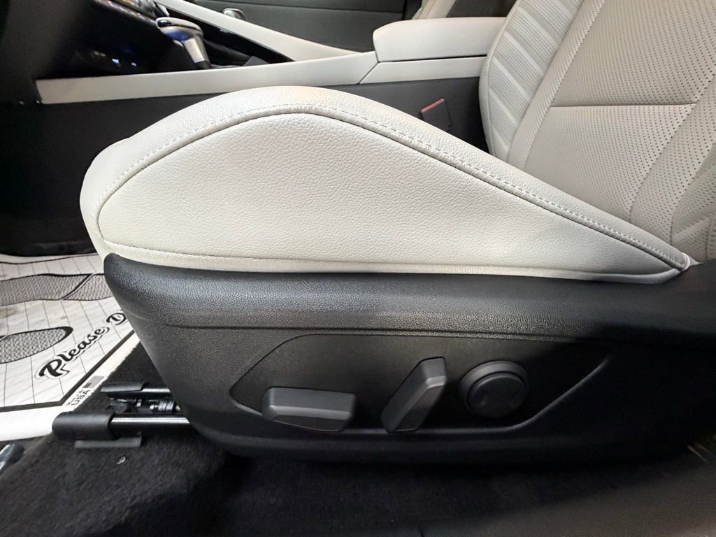 Certified 2025 Hyundai Elantra Limited image 26