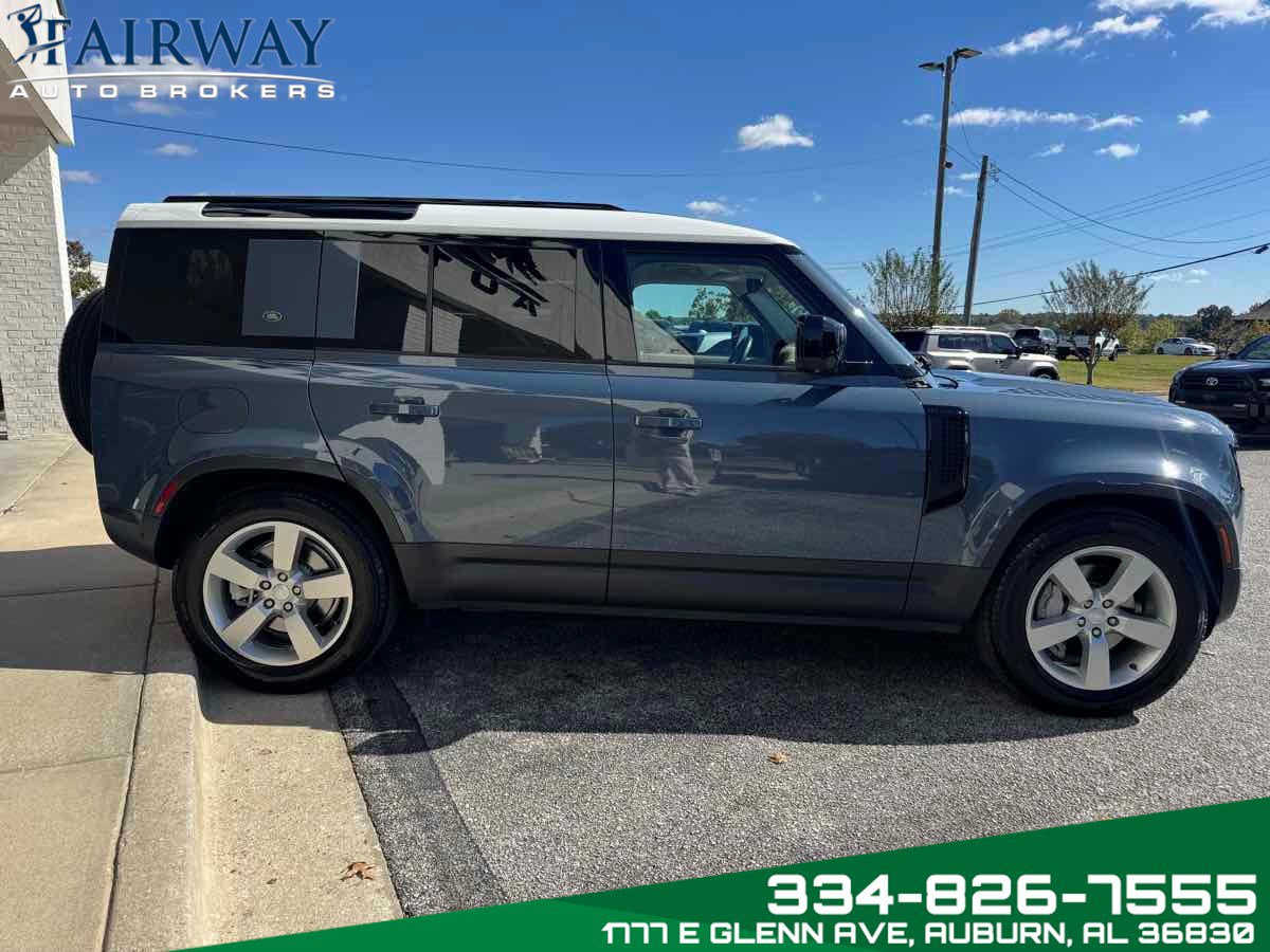 Used 2023 Land Rover Defender 110 SE image 5