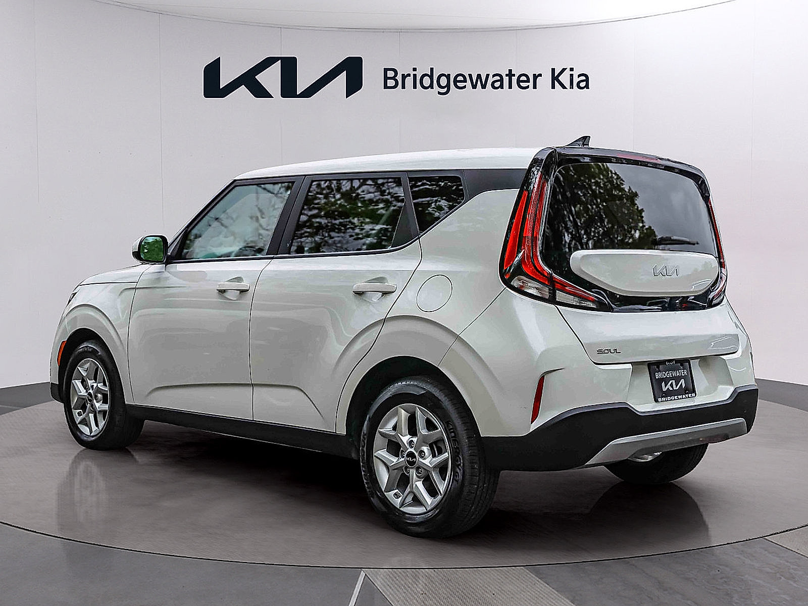 Certified 2025 Kia Soul LX w/ LX Technology Package FWD image 4