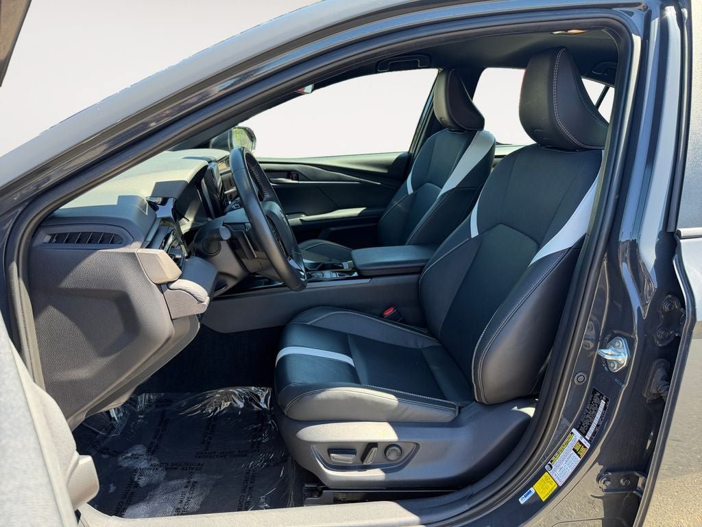Used 2025 Toyota Camry SE FWD image 6